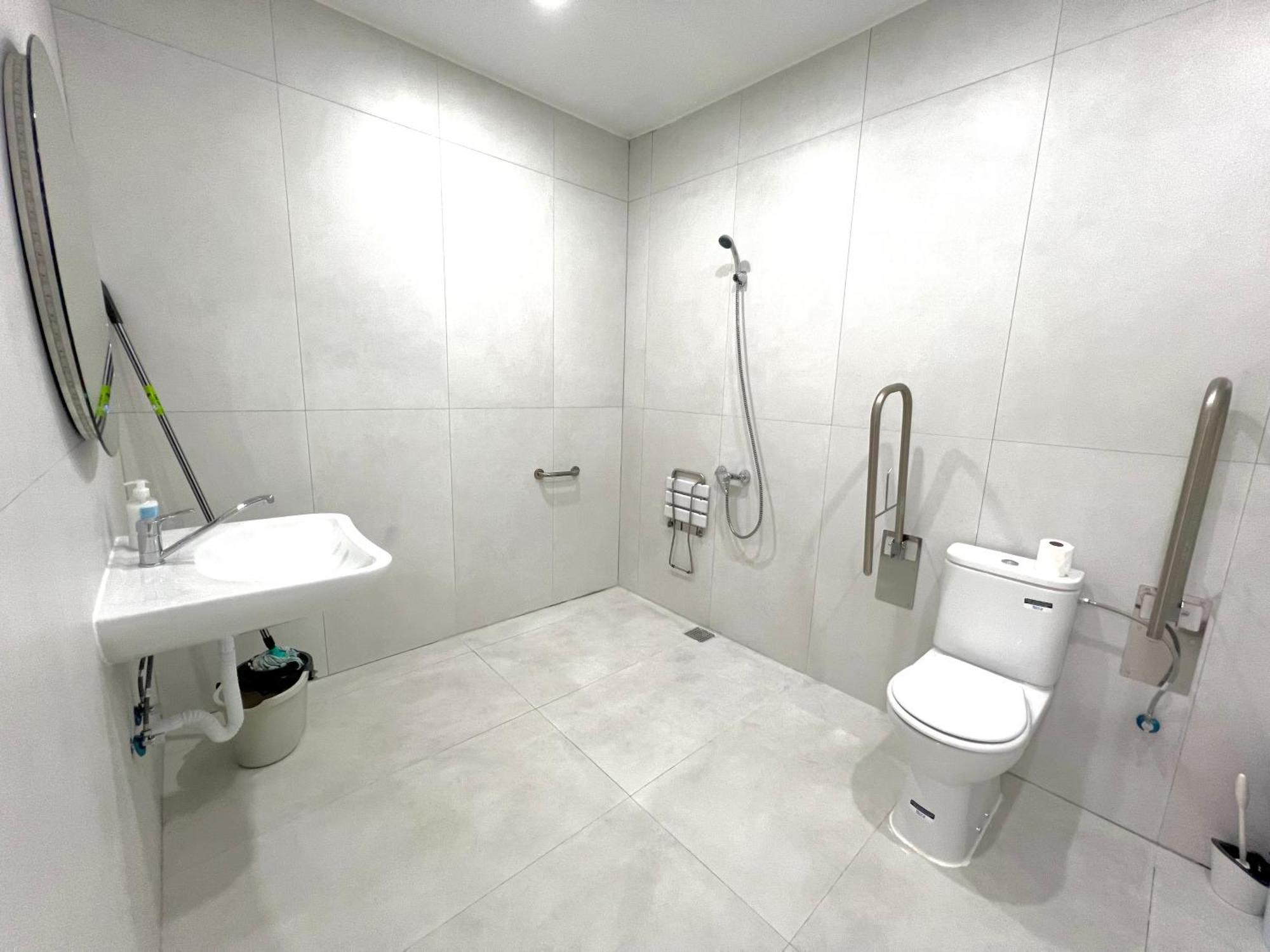 Hostel Oasis Madryt Zewnętrze zdjęcie